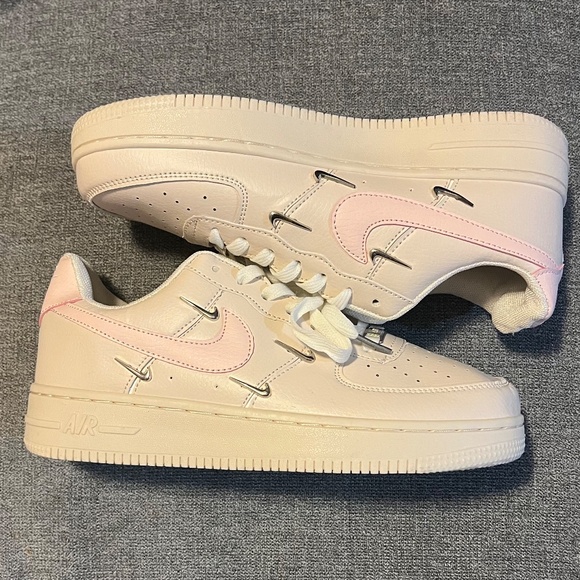 Brand New Nike Air Force 1 Women's Running Shoes. Cream / Pink - Picture 4 of 11
